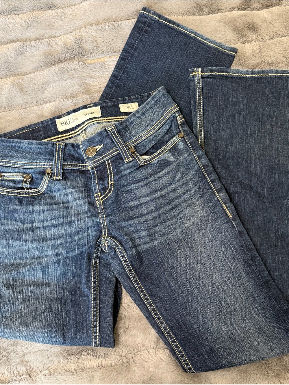 BKE Stella Low Rise Slim Fit Jeans Size 26L Distressed Thick Stitch